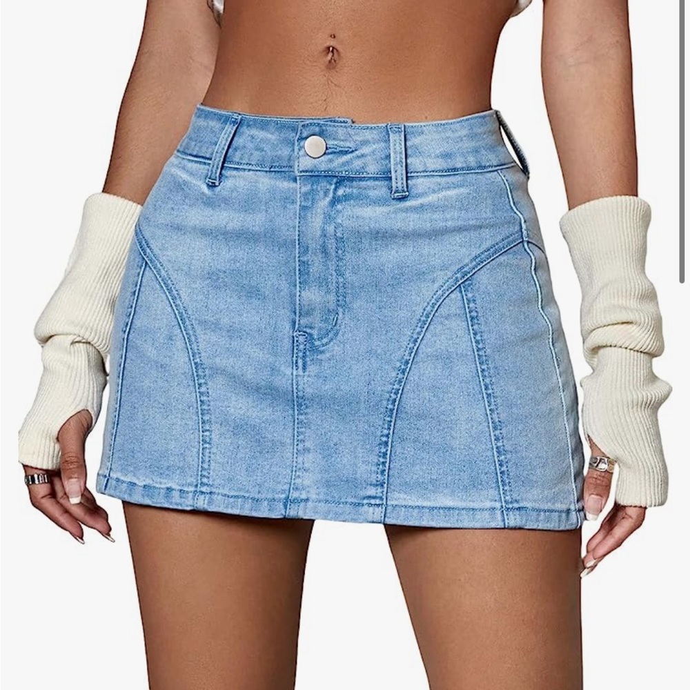 Never worn y2k mini denim skirt